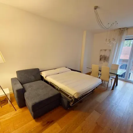 Lm House - Center Daire