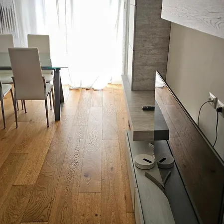 Lm House - Center